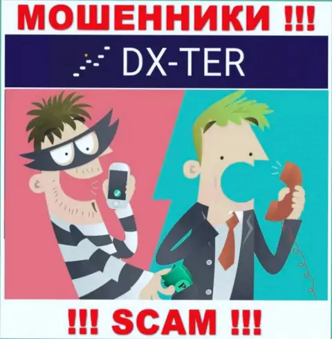 В дилинговом центре DX Ter обманывают людей, склоняя отправлять денежные средства для оплаты комиссии и налогового сбора